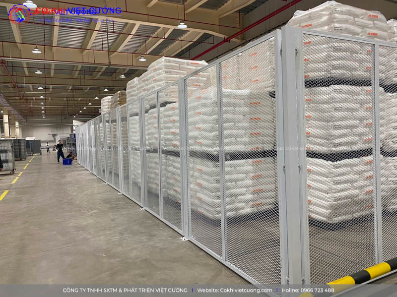 Hàng rào lưới thép ngăn kho lắp đặt tại Cty JWR