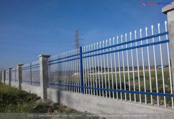 Hàng rào thép hộp thi công cho khu công nghiệp