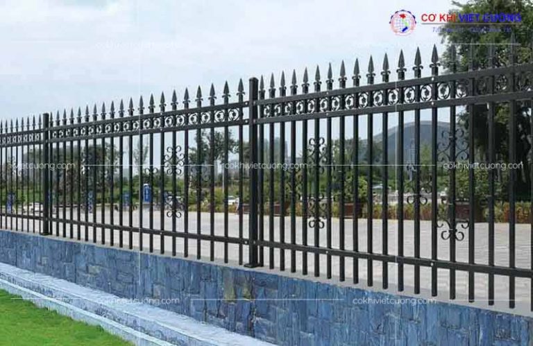 Hàng rào sử dụng thép hộp thi công tại Đông Anh - Hà Nội