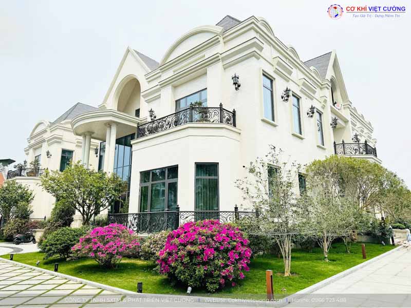 Mẫu hàng rào kết hợp cổng và lan can sơn tĩnh điện cao cấp đồng bộ