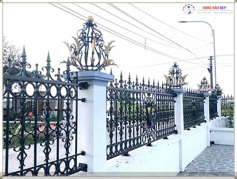 Beautiful artistic iron fence model