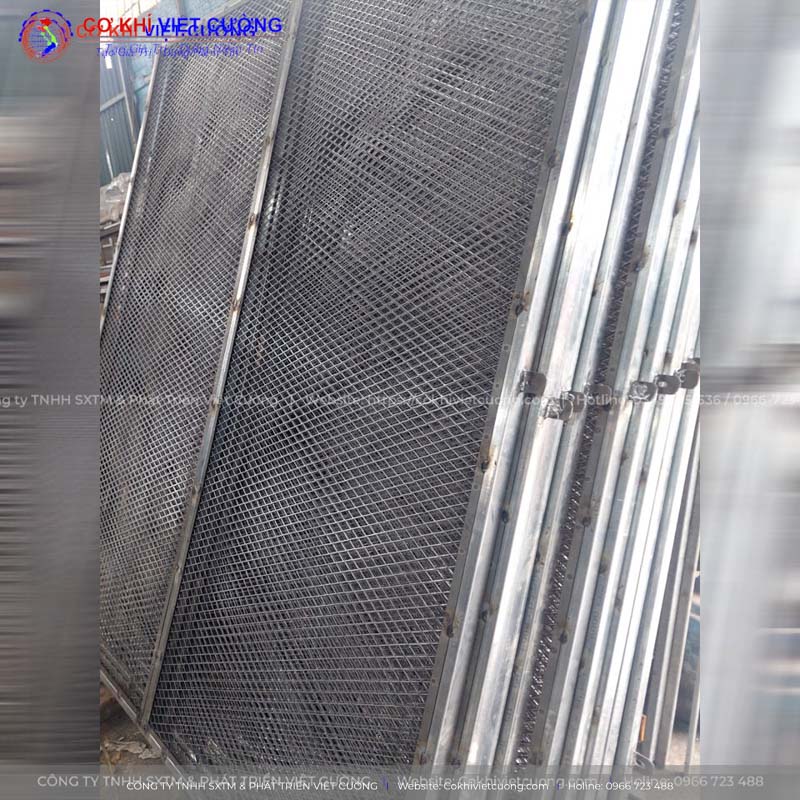 Welded wire mesh fence sample for project